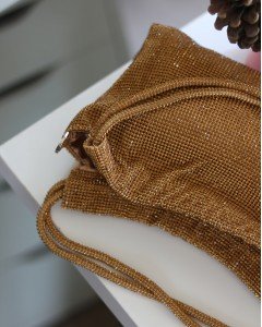 Kadın Gold Çift Kulp Tutmalı Taş İşleme Abiye Çanta Kadın Gold Çift Kulp Tutmalı Taş İşleme Abiye Çanta