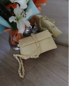 Kadın Limon Sarısı Örgü Saplı Yumuşak Dokulu Büzgülü Omuz Çantası Kadın Limon Sarısı Örgü Saplı Yumuşak Dokulu Büzgülü Omuz Çantası