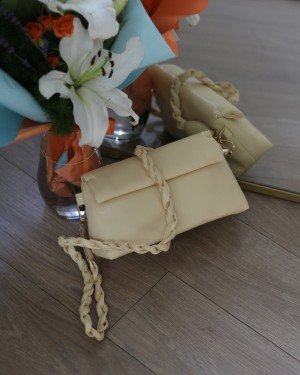 Kadın Limon Sarısı Örgü Saplı Yumuşak Dokulu Büzgülü Omuz Çantası Kadın Limon Sarısı Örgü Saplı Yumuşak Dokulu Büzgülü Omuz Çantası