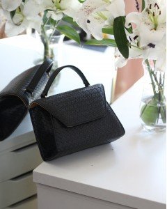 Kadın Siyah Kare Desenli Zarf Formlu Tutmalı El Omuz Çantası