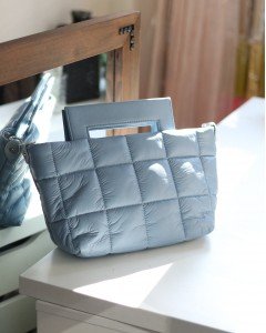 Kadın Mavi Kare Desenli Paraşüt Kumaş El Omuz Çantası Kadın Mavi Kare Desenli Paraşüt Kumaş El Omuz Çantası