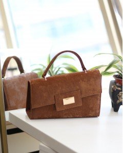 Kadın Taba Yamuk Form Gold Toka Detaylı Omuz Çantası Kadın Taba Yamuk Form Gold Toka Detaylı Omuz Çantası