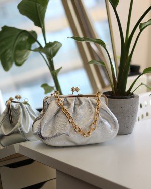 Kadın Silver Metalik Bohça Formlu Zincir Detaylı Çanta