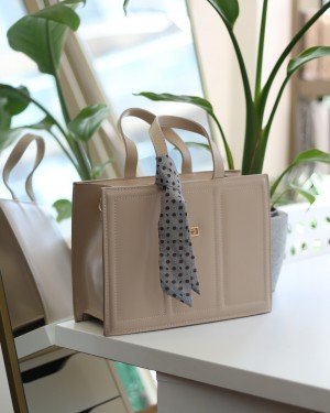 Kadın Vizon Yumuşak Deri Büyük Boy Fular Detaylı Omuz Çantası